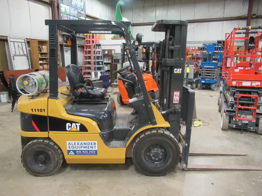 CAT P5000 Forklift-S #11101 - view 1