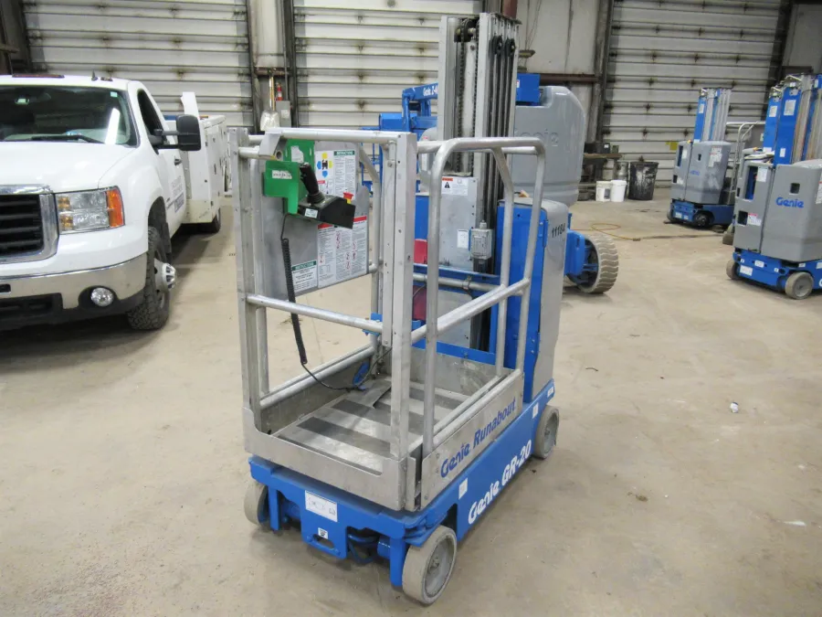 Genie GR-20 Vertical Mast Lift #11184 - view 2