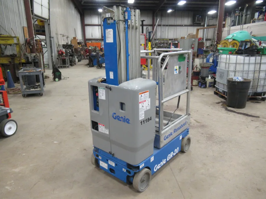 Genie GR-20 Vertical Mast Lift #11184 - view 4