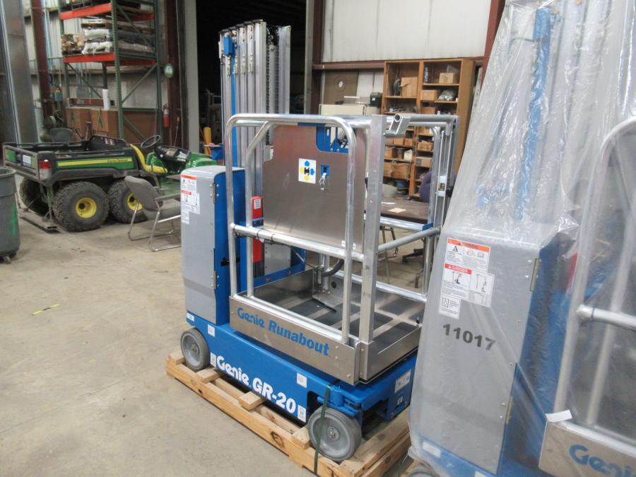 Genie GR-20 Vertical Mast Lift #11018 - view 2