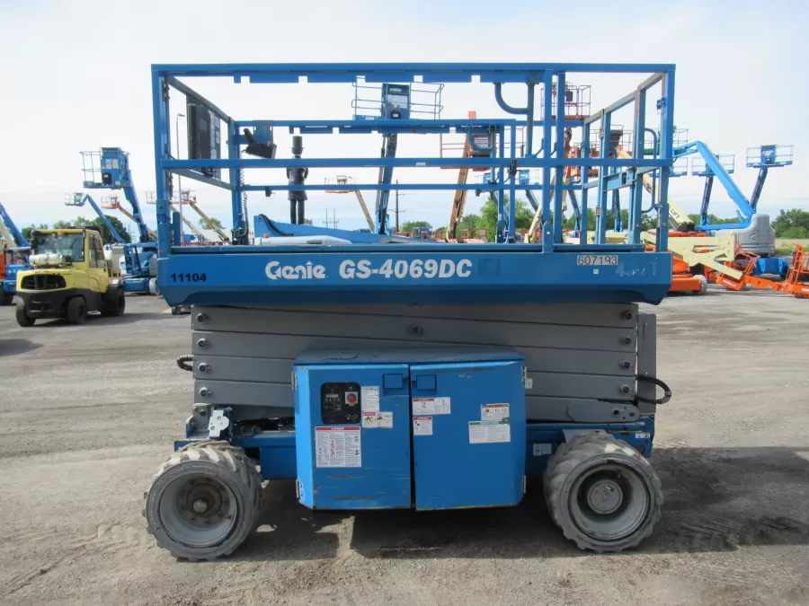 Genie GS-4069DC  Scissor Lift #11104 - view 2