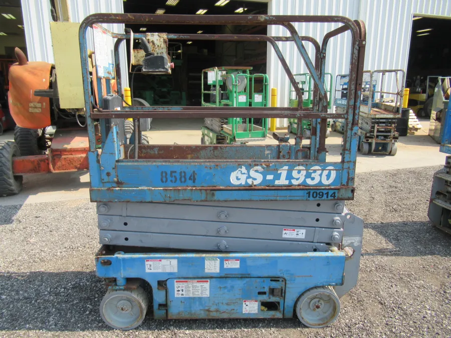 Genie GS1930 Scissor Lift #10914 - view 1