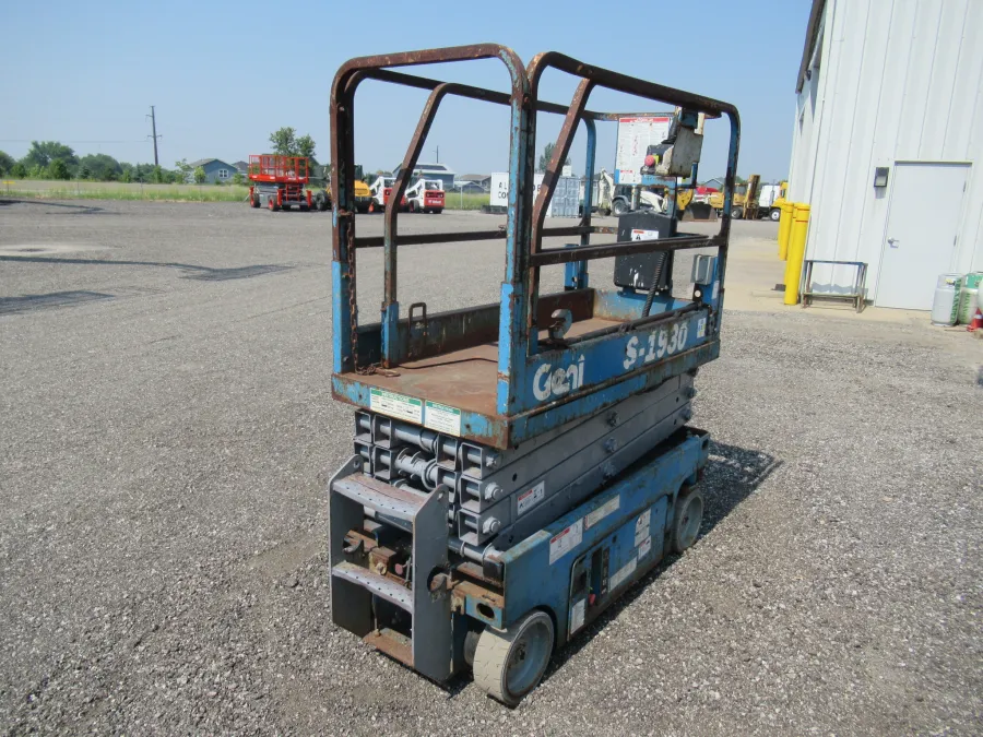 Genie GS1930 Scissor Lift #10914 - view 4