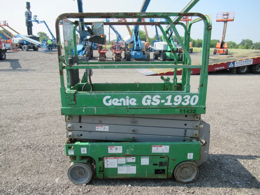 Genie GS1930 Scissor Lift #11432 - view 3