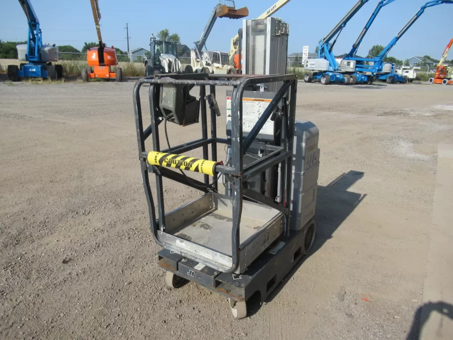 JLG 20MVL Vertical Mast Lift #10851 - view 3