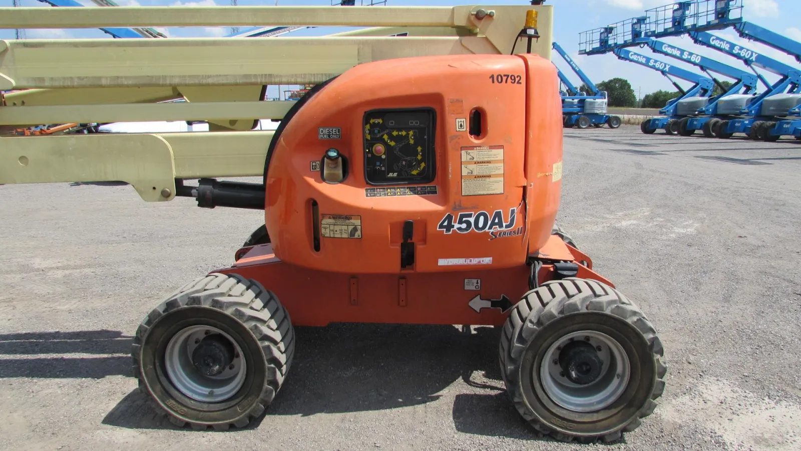 JLG 450AJ Boom Lift #10792 - view 3