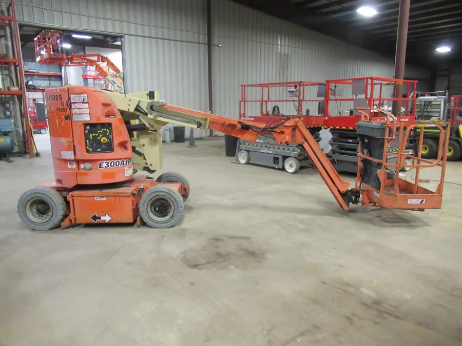 JLG E300AJP Boom Lift #11257 - view 1