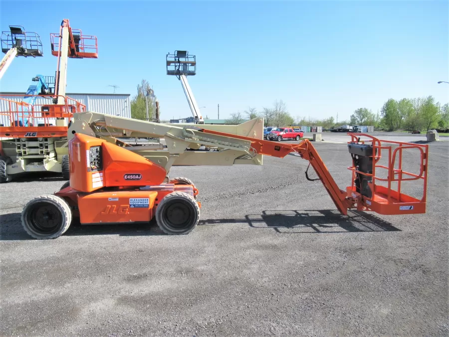 JLG E450AJ Boom Lift-S #11105 - view 1