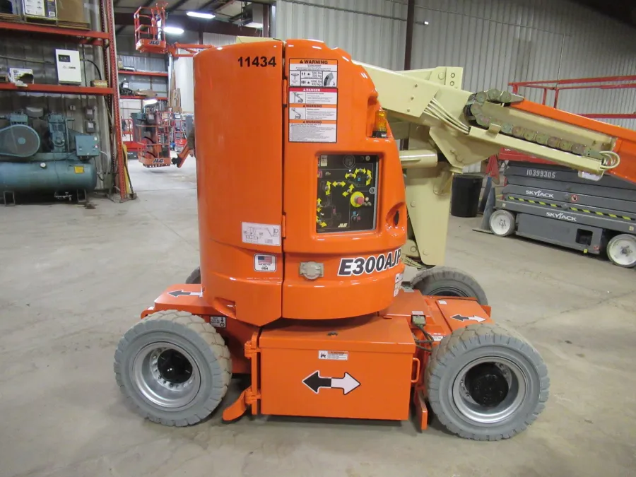 JLG E300AJP Boom Lift #11434 - view 2