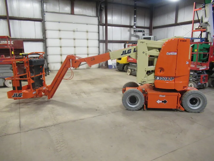 JLG E300AJP Boom Lift #11434 - view 4