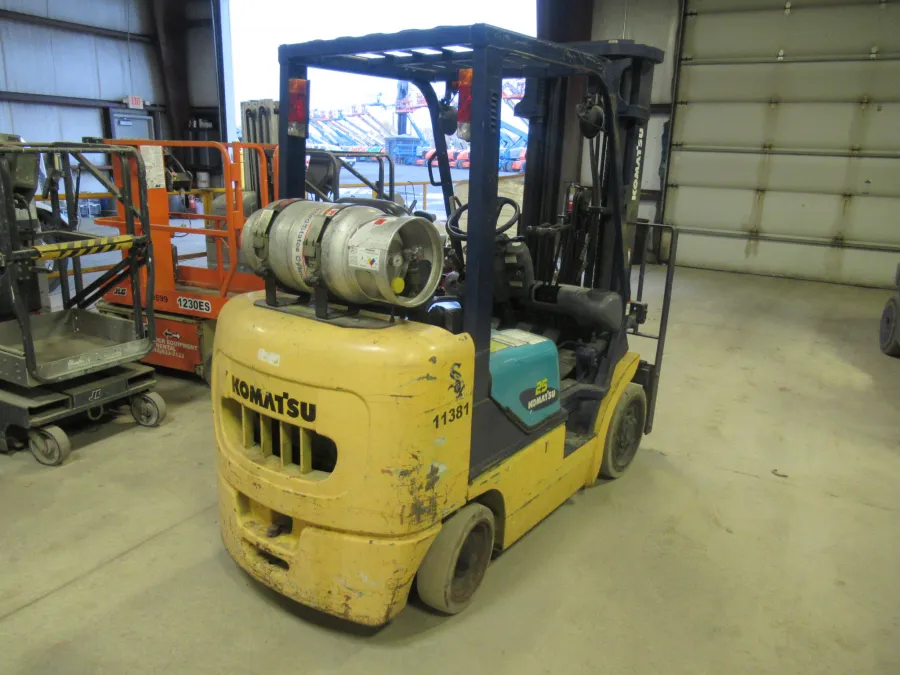 Komatsu FG25ST-12 Forklift #11381 - view 2
