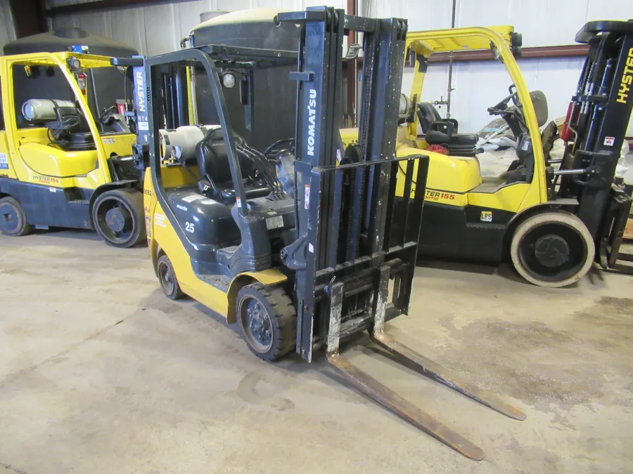 Komatsu FG25ST-16 Forklift #10092 - view 2