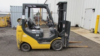 Komatsu FG25ST-16 Forklift #10093 - view 1