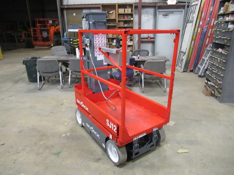 Skyjack SJ12 Vertical Mast Lift #11128 - view 4