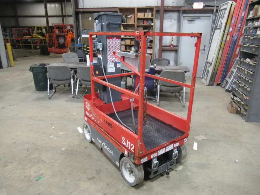 Skyjack SJ12 Vertical Mast Lift #11486 - view 2
