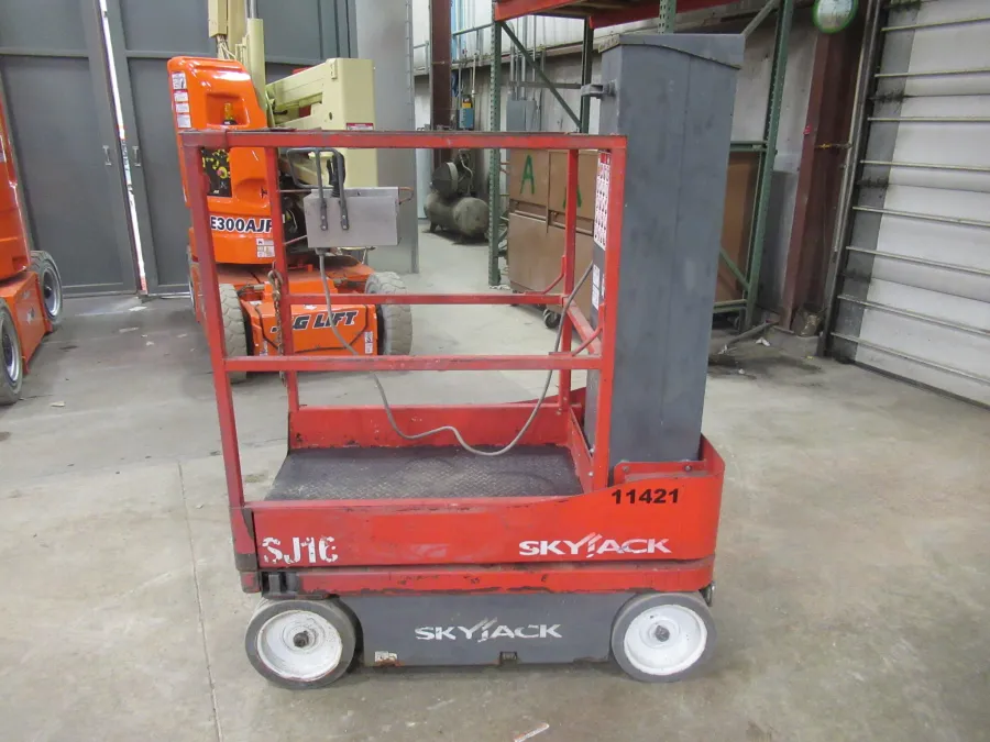 Skyjack SJ16 Vertical Mast Lift #11421 - view 1