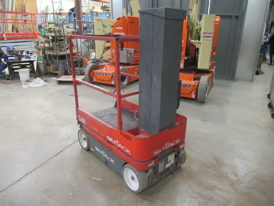 Skyjack SJ16 Vertical Mast Lift #11421 - view 2