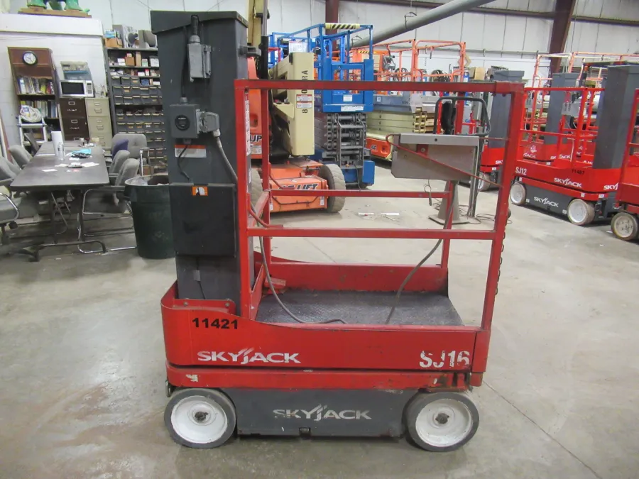 Skyjack SJ16 Vertical Mast Lift #11421 - view 3