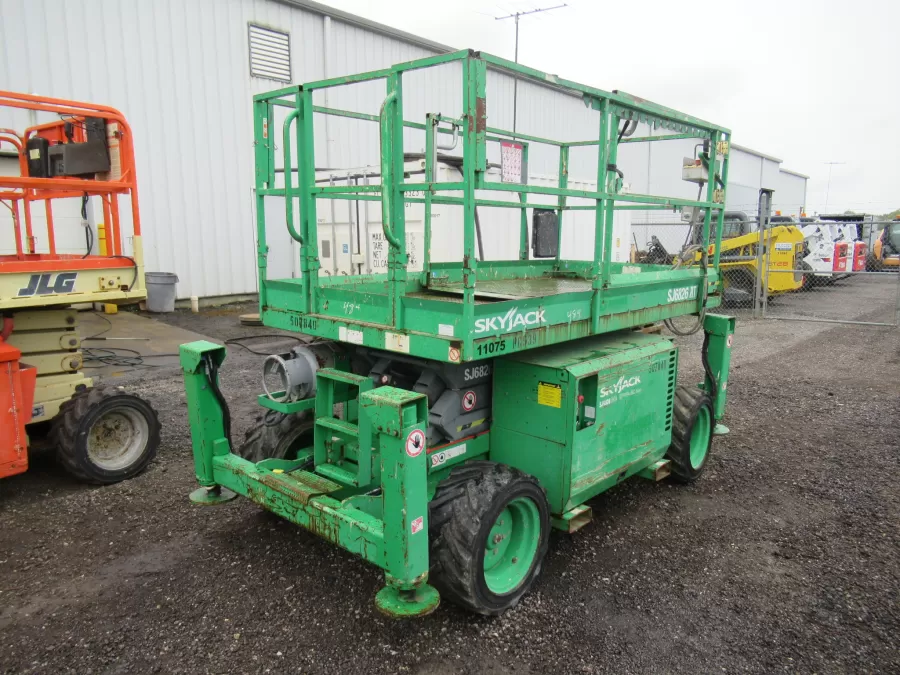 Skyjack SJ6826RT Scissor Lift #11075 - view 3
