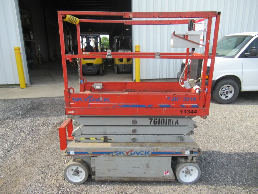 Skyjack SJIII 3219 Scissor Lift-S #11344 - view 1