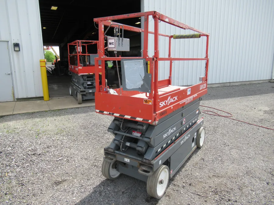 Skyjack SJIII 3226 Scissor Lift #10666 - view 2