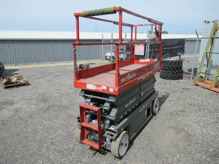 Skyjack SJIII 3226 Scissor Lift #10666 - view 4