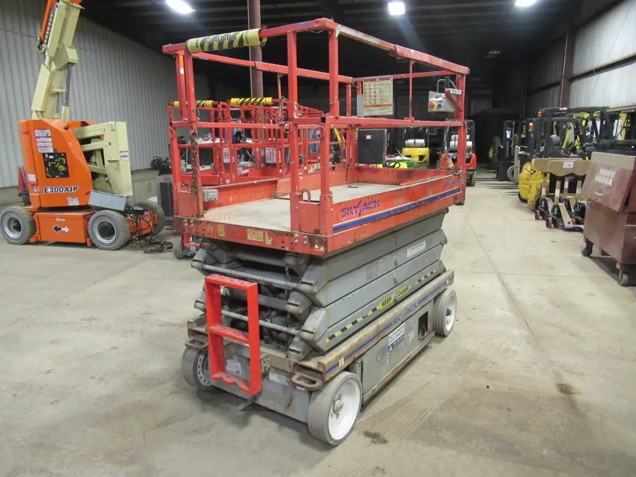 Skyjack SJIII 4632 Scissor Lift #10821 - view 2