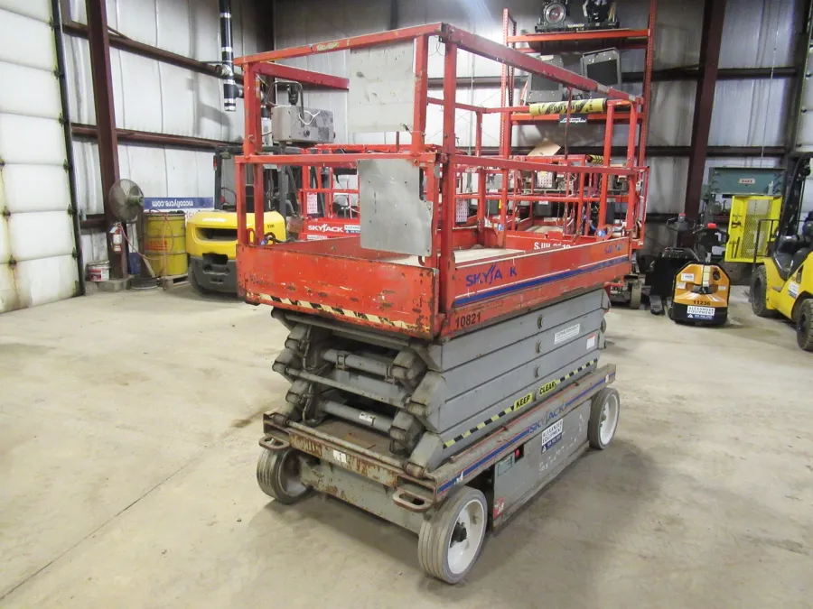 Skyjack SJIII 4632 Scissor Lift #10821 - view 4