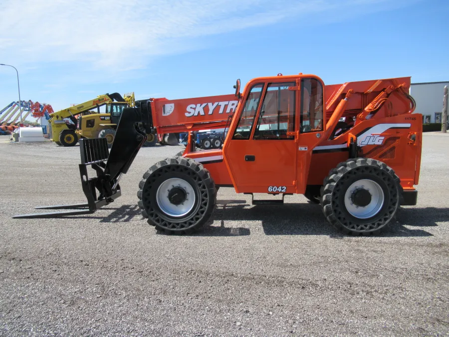 6,000 lb Telehandler for sale: Skytrak 6042 #11745
