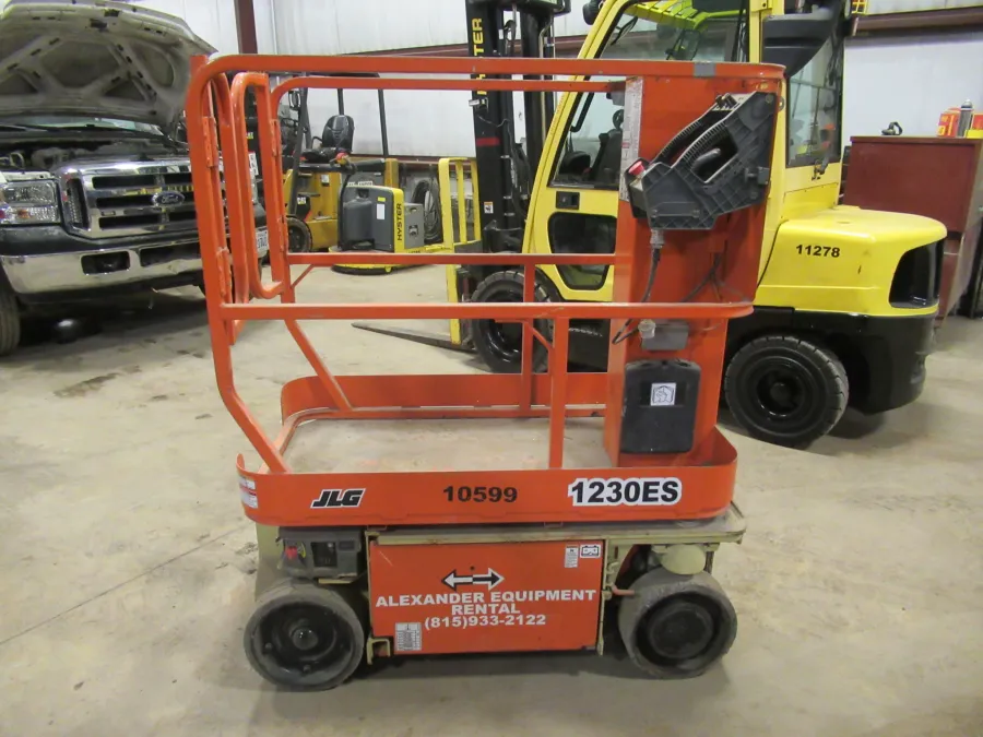 JLG 1230ES Vertical Mast Lift-S #10599 - view 1