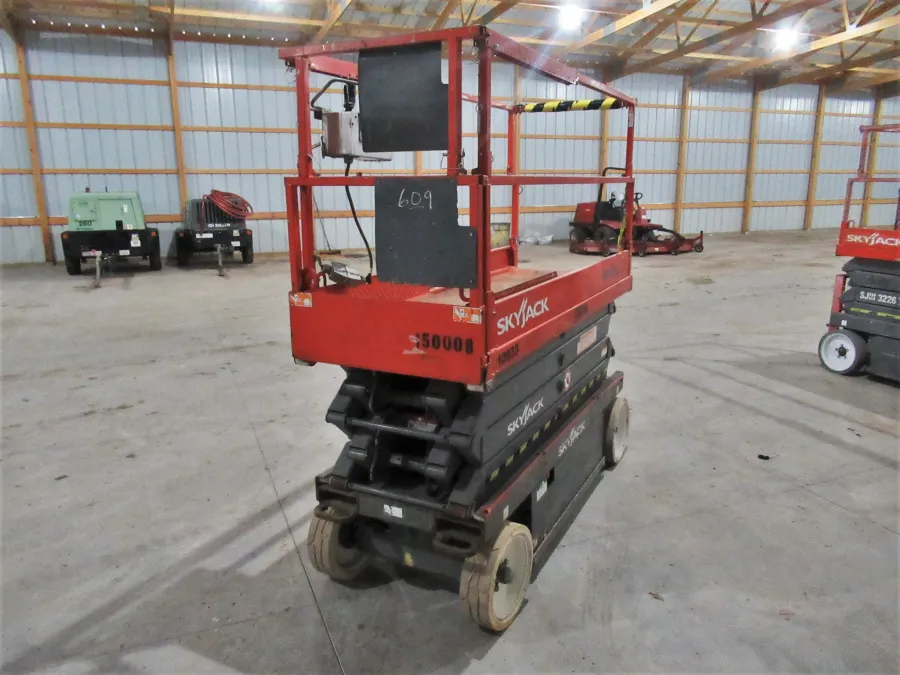 Skyjack SJIII 3226 Scissor Lift-S #10933 - view 2